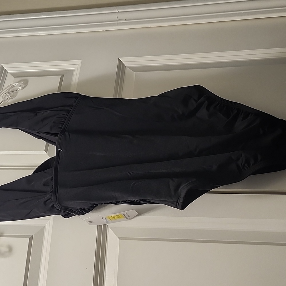 Swimsuit - Picture 4 of 6